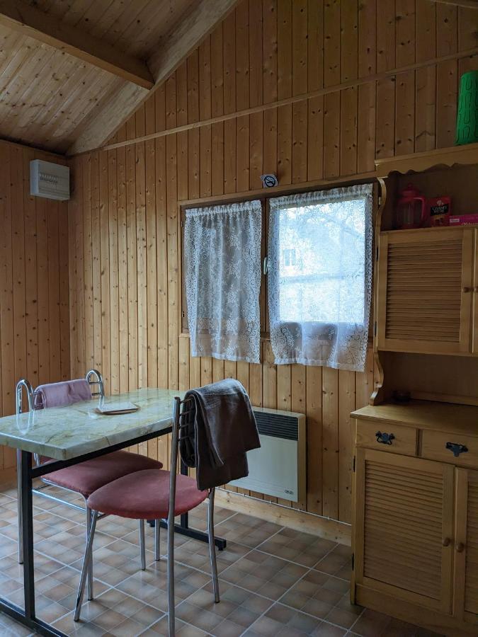 Au Petit Chalet D'Illiers Combray - Salle D'Eau Uniquement Екстериор снимка